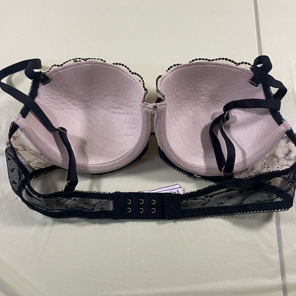 Victoria's Secret Nude and Black Floral Embroidered Bra - Picture 10 of 15
